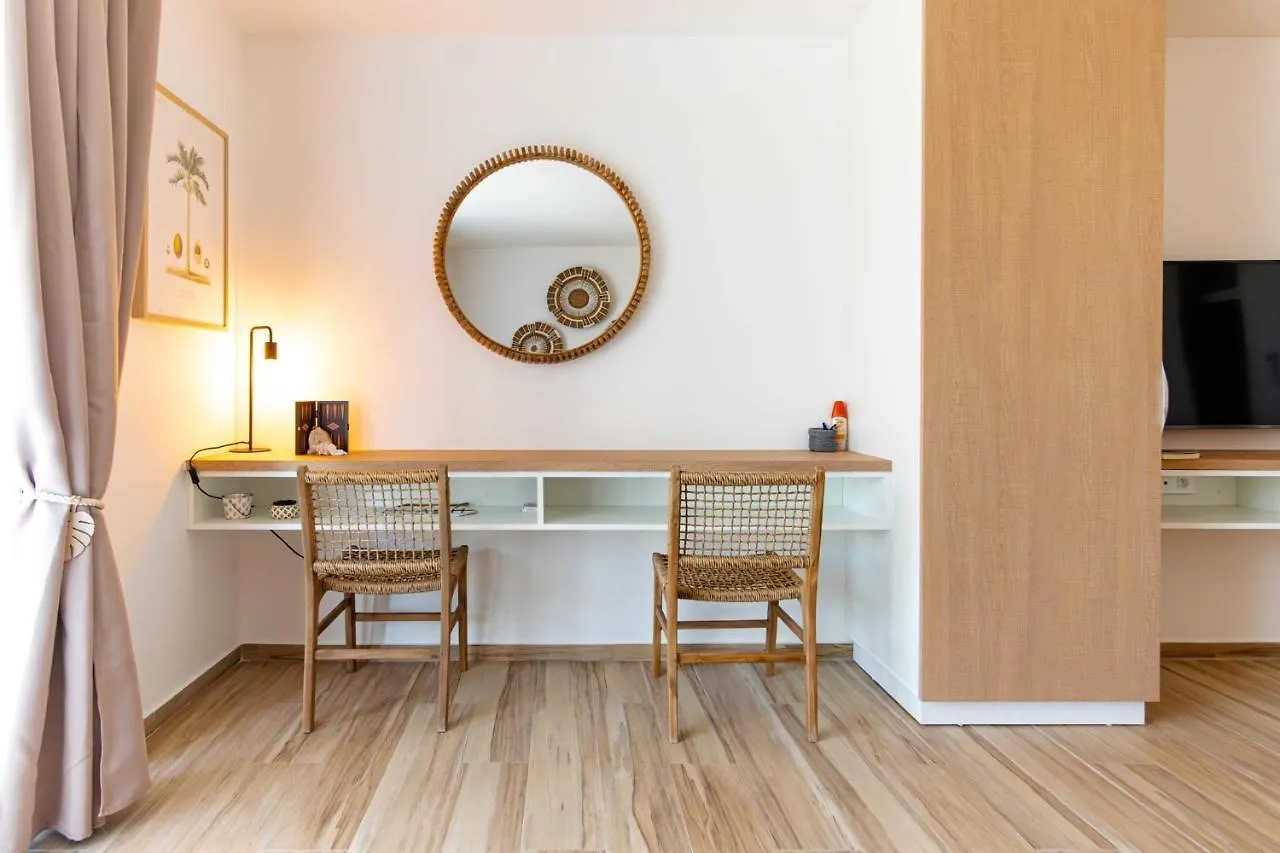 Spacious Studio With Pool And Beach In Orient Bay Cul de Sac Apartment