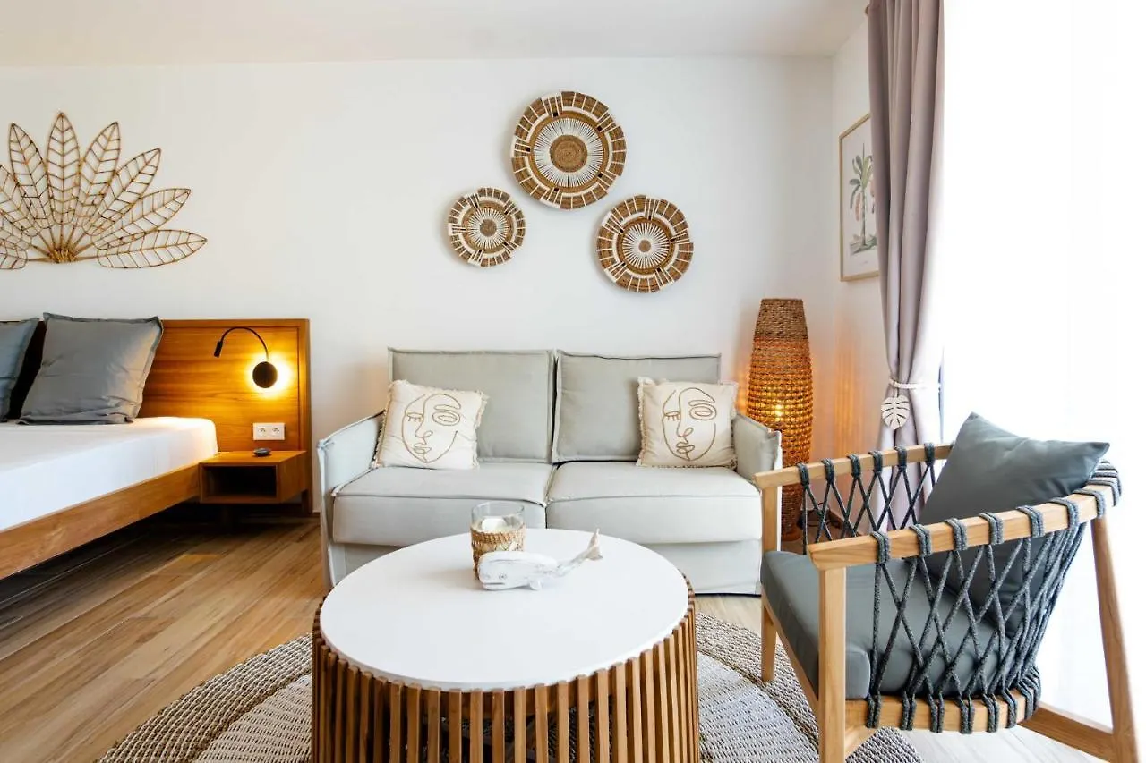 Spacious Studio With Pool And Beach In Orient Bay Cul de Sac Apartment