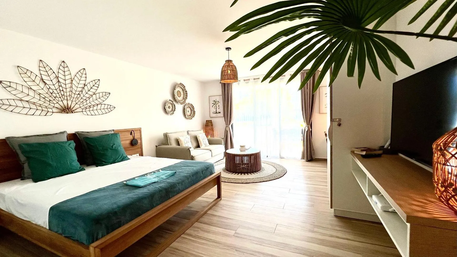 Spacious Studio With Pool And Beach In Orient Bay Cul de Sac
