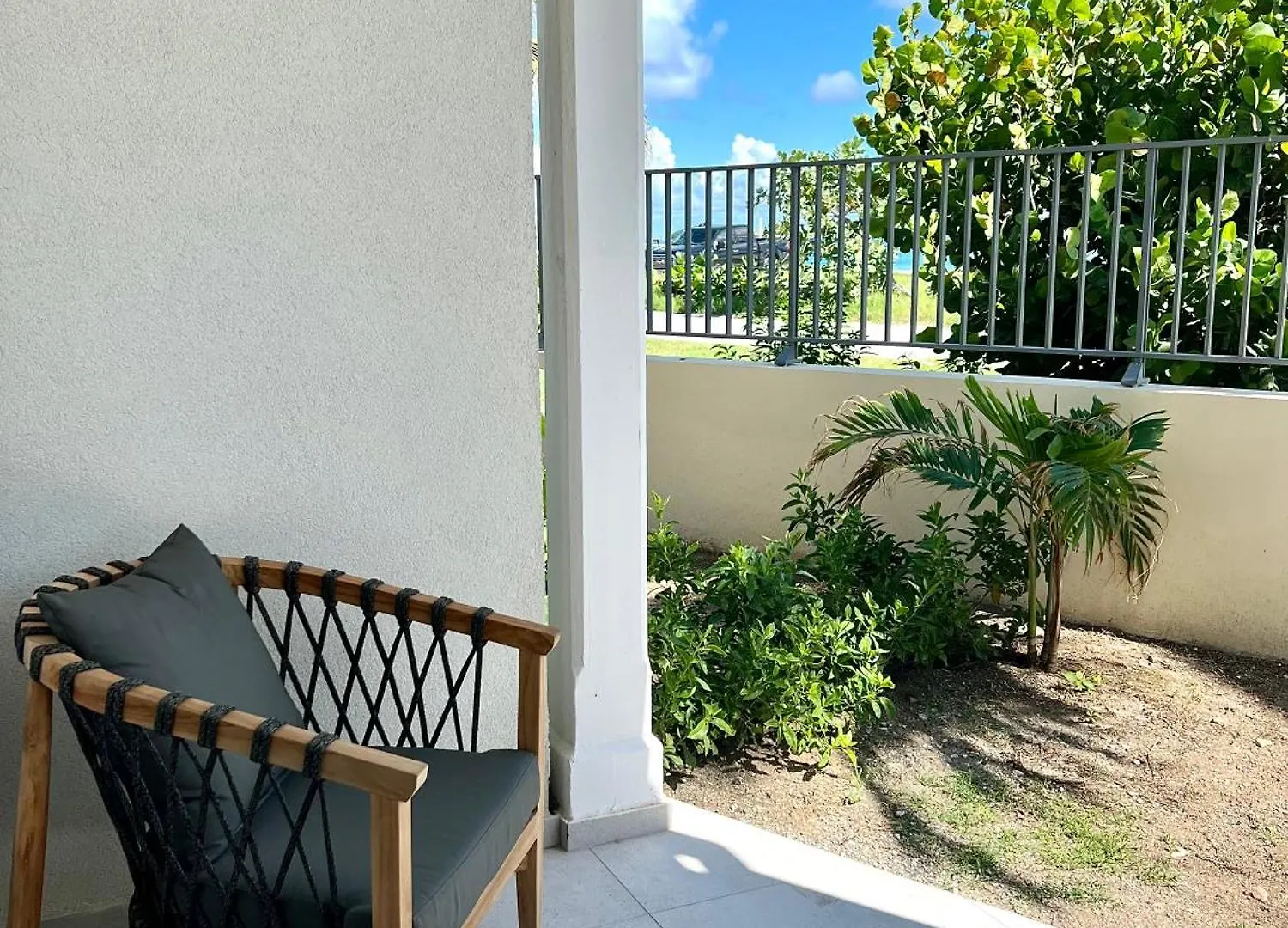 Apartment Spacious Studio With Pool And Beach In Orient Bay Cul de Sac